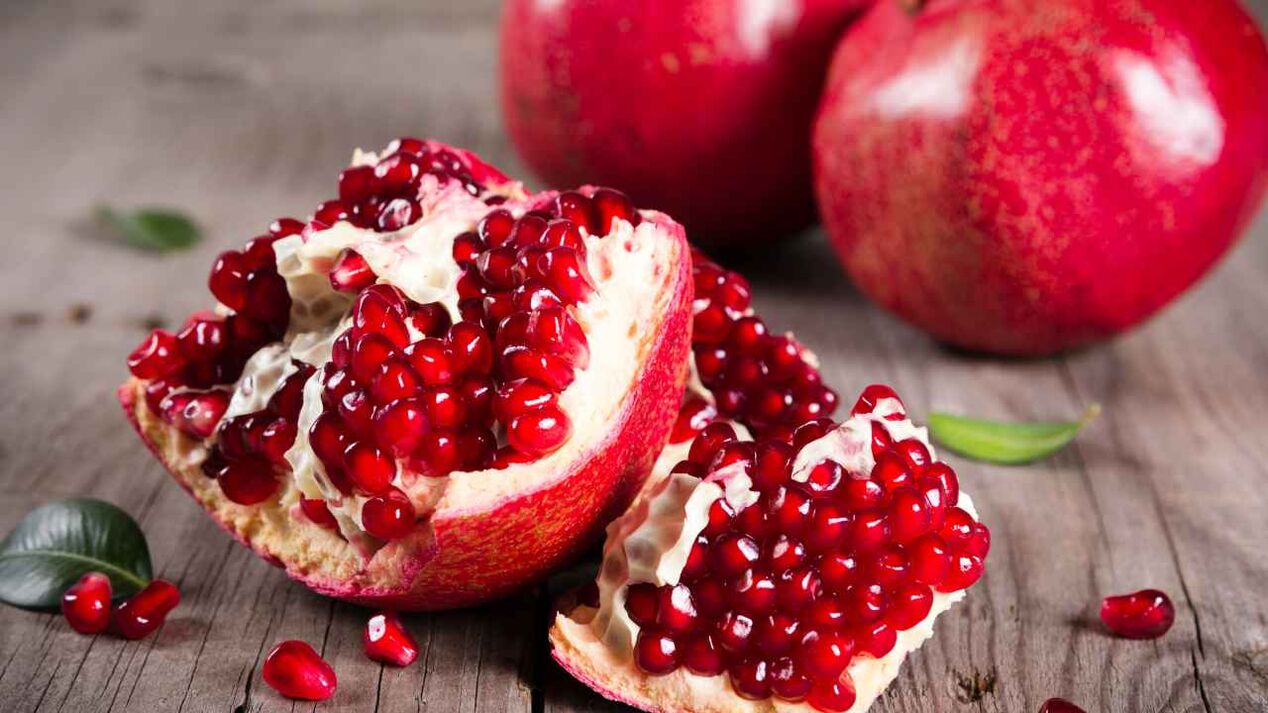 Pomegranate normalizes the hormonal health of a man